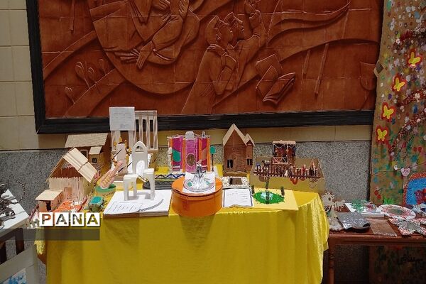 نمایشگاه دستاوردهای هنرستان‌های سطح شهرکرد