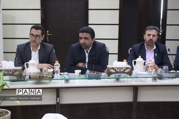 جلسه ستاد ثبت‌نام و شورای معاونان اداره‌کل آموزش و پرورش استان بوشهر