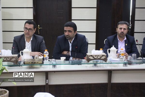 جلسه ستاد ثبت‌نام و شورای معاونان اداره‌کل آموزش و پرورش استان بوشهر