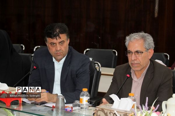 جلسه ستاد ثبت‌نام و شورای معاونان اداره‌کل آموزش و پرورش استان بوشهر