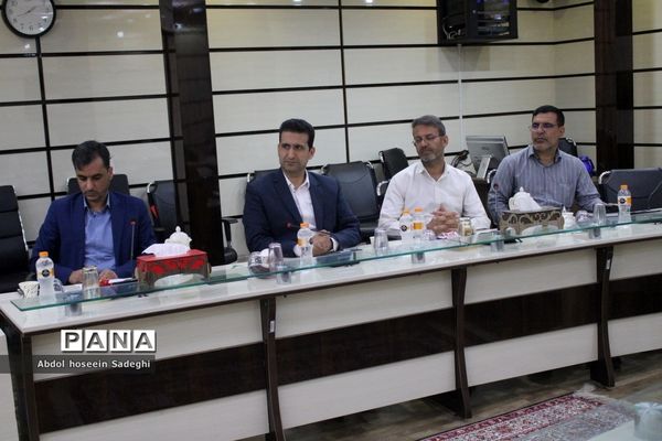 جلسه ستاد ثبت‌نام و شورای معاونان اداره‌کل آموزش و پرورش استان بوشهر