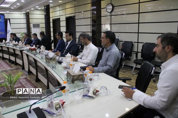 جلسه ستاد ثبت‌نام و شورای معاونان اداره‌کل آموزش و پرورش استان بوشهر