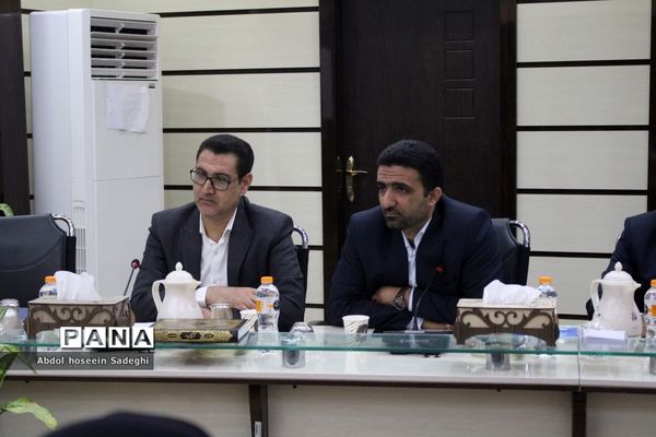 جلسه ستاد ثبت‌نام و شورای معاونان اداره‌کل آموزش و پرورش استان بوشهر