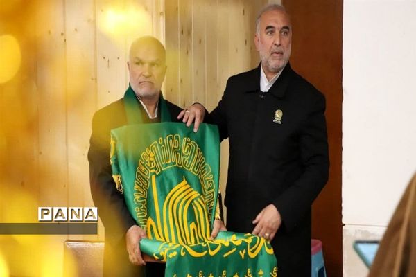 همه زیر سایه خورشید هستیم