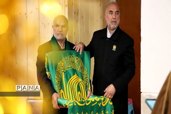 همه زیر سایه خورشید هستیم