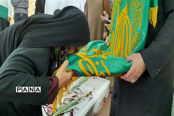 همه زیر سایه خورشید هستیم