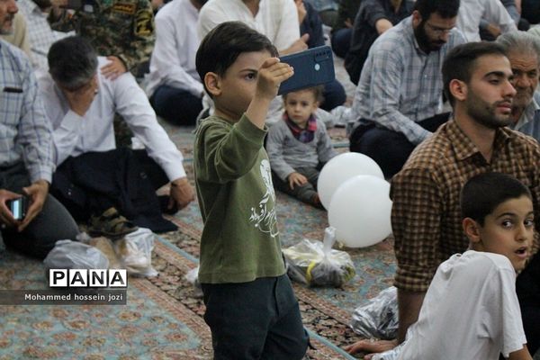 اجتماع خانوادگی خادمیاران رضوی در مسجد جمکران