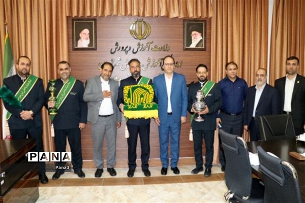 برگزاری مراسم پرچم‌گردانی حرم مطهر امام رضا(ع) در منطقه ۳