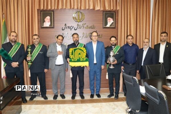 برگزاری مراسم پرچم‌گردانی حرم مطهر امام رضا(ع) در منطقه ۳