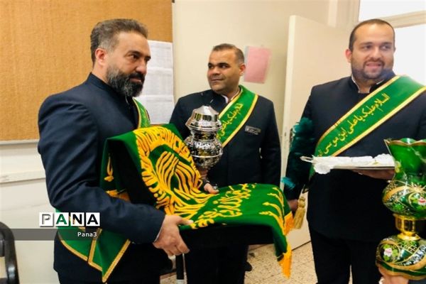 برگزاری مراسم پرچم‌گردانی حرم مطهر امام رضا(ع) در منطقه ۳