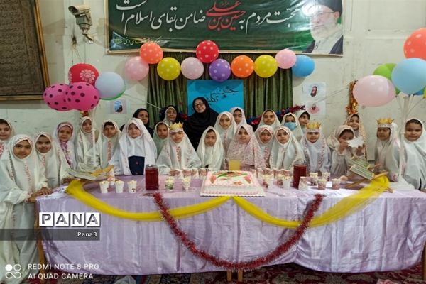 دانش‌آموزان دبستان سلمه منطقه ۳  در جوار حرم امامزاده اسماعیل(ع) تاج بندگی بر سر نهادند