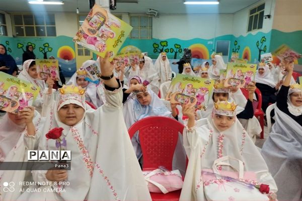 دانش‌آموزان دبستان سلمه منطقه ۳  در جوار حرم امامزاده اسماعیل(ع) تاج بندگی بر سر نهادند