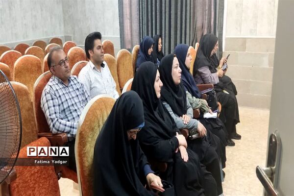 برگزاری دوره سه‌روزه  توانمندسازی مربیان عضو سازمان دانش‌آموزی ناحیه یک یزد