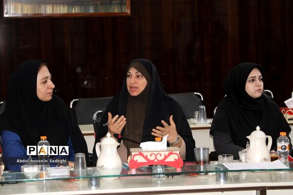 نشست هم‌اندیشی مدیران پژوهش‌سراهای دانش‌آموزی استان بوشهر