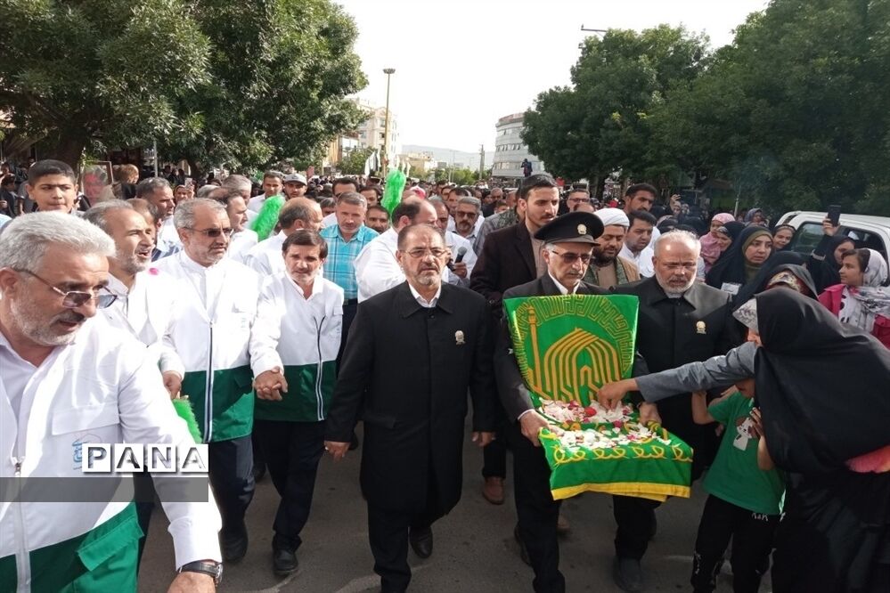 کاروان زیر سایه خورشید