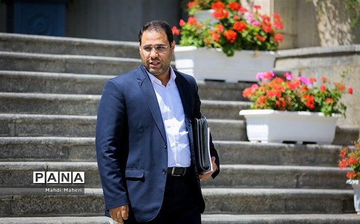 «صحرایی» سکان‌دار مناسبی برای هدایت کشتی ‌آموزش و پرورش است