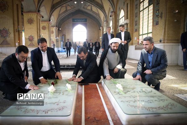 تجدید بیعت وزیر آموزش و پرورش با آرمان‌های امام راحل و ادای احترام به مقام شامخ شهیدان رجایی و باهنر