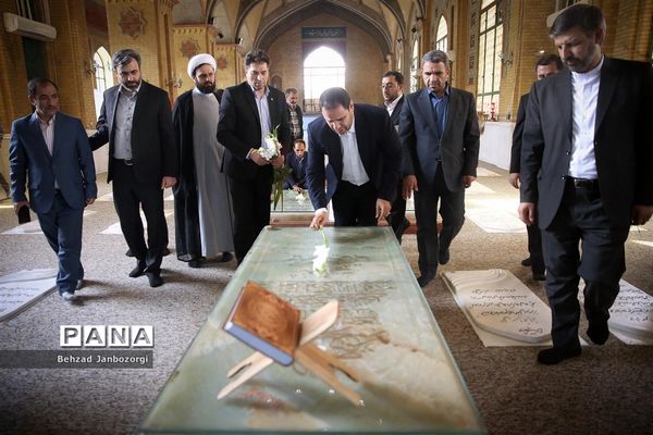 تجدید بیعت وزیر آموزش و پرورش با آرمان‌های امام راحل و ادای احترام به مقام شامخ شهیدان رجایی و باهنر