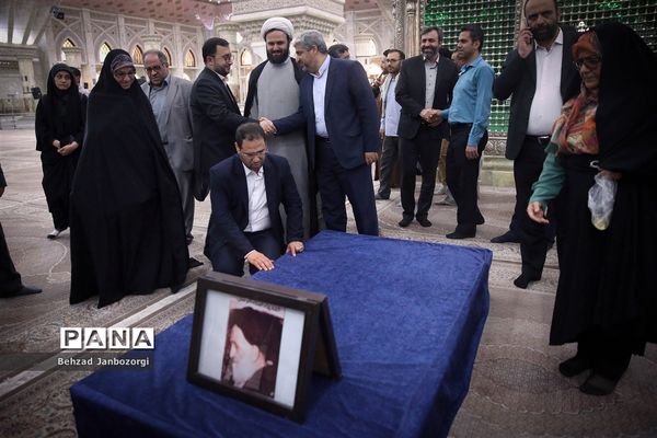 تجدید بیعت وزیر آموزش و پرورش با آرمان‌های امام راحل و ادای احترام به مقام شامخ شهیدان رجایی و باهنر