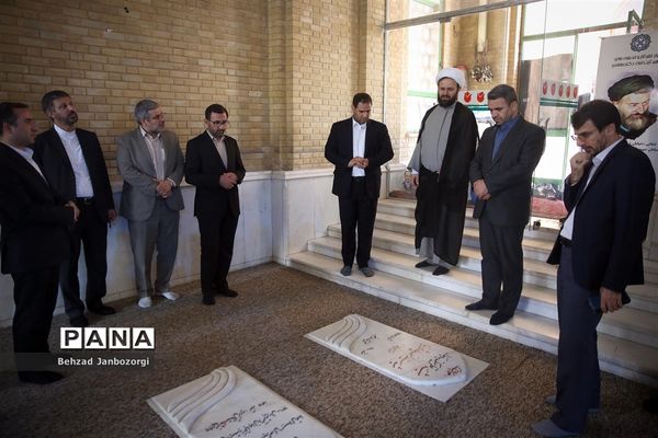 تجدید بیعت وزیر آموزش و پرورش با آرمان‌های امام راحل و ادای احترام به مقام شامخ شهیدان رجایی و باهنر