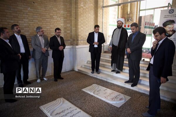 تجدید بیعت وزیر آموزش و پرورش با آرمان‌های امام راحل و ادای احترام به مقام شامخ شهیدان رجایی و باهنر