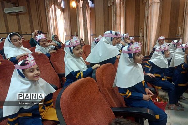 برگزاری جشن الفبا دانش‌آموزان ابتدایی ناحیه 3  شیراز