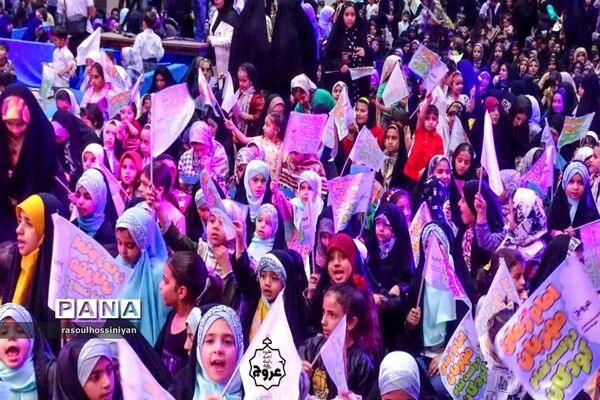 جشن میلاد امام مهربانی‌ها ویژه دبستانی‌ها در ابرکوه