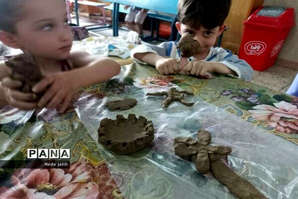 برگزاری کلاس‌های دست ورزی برای کودکان در کانون ملائک شهرستان‌قرچک