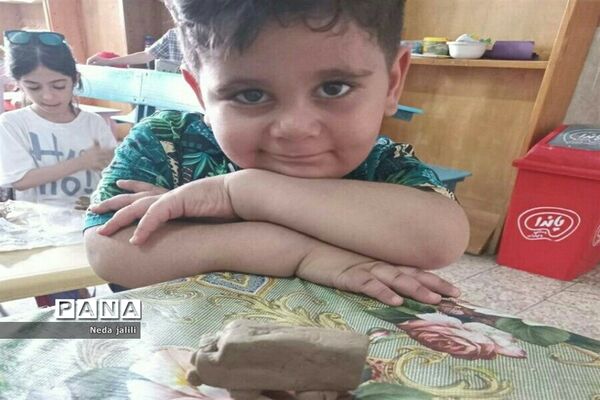 برگزاری کلاس‌های دست ورزی برای کودکان در کانون ملائک شهرستان‌قرچک