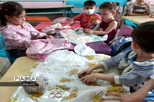 برگزاری کلاس‌های دست ورزی برای کودکان در کانون ملائک شهرستان‌قرچک