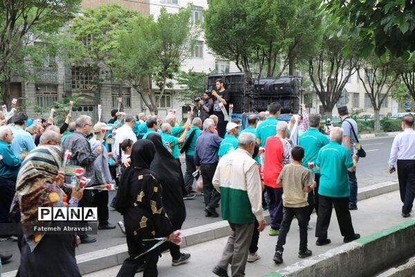 همایش پیاده‌روی خانواده‌های امام رضایی در منطقه ۱۴