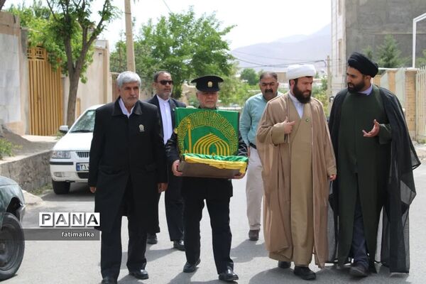 برگزاری آیین پرچم‌گردانی حرم مطهر امام‌رضا(ع) در آموزشگاه امام‌رضا(ع) فیروزکوه