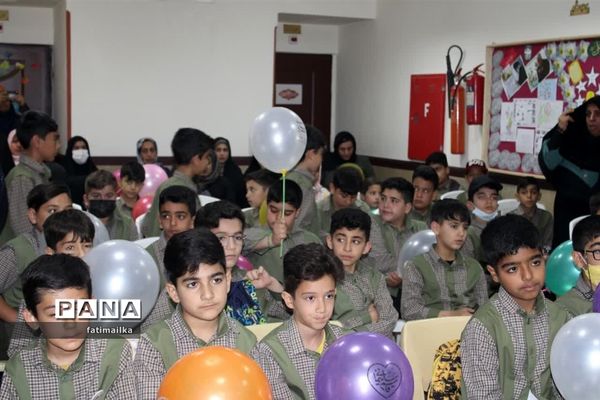 برگزاری آیین پرچم‌گردانی حرم مطهر امام‌رضا(ع) در آموزشگاه امام‌رضا(ع) فیروزکوه