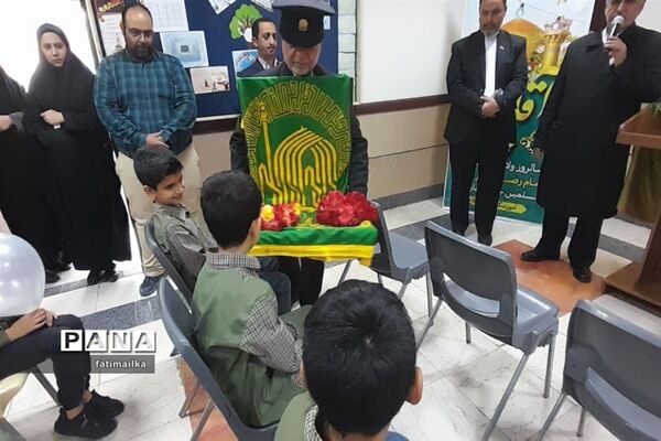 برگزاری آیین پرچم‌گردانی حرم مطهر امام‌رضا(ع) در آموزشگاه امام‌رضا(ع) فیروزکوه