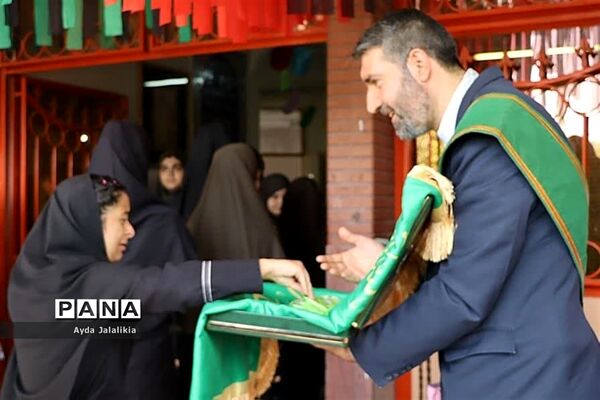 پرچم بارگاه حضرت معصومه(س) درهنرستان ولایت اسلامشهر