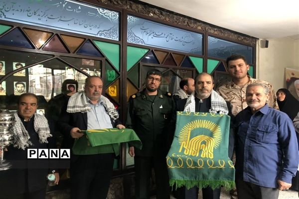 آیین پرچم‌گردانی متبرک حرم ثامن الحجج امام رضا (ع) در اداره آموزش و پرورش منطقه ۱۹