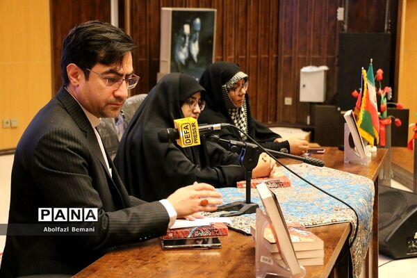نشست نقد و بررسی کتاب «خاتون و قوماندان» در قم
