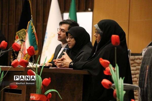 نشست نقد و بررسی کتاب «خاتون و قوماندان» در قم