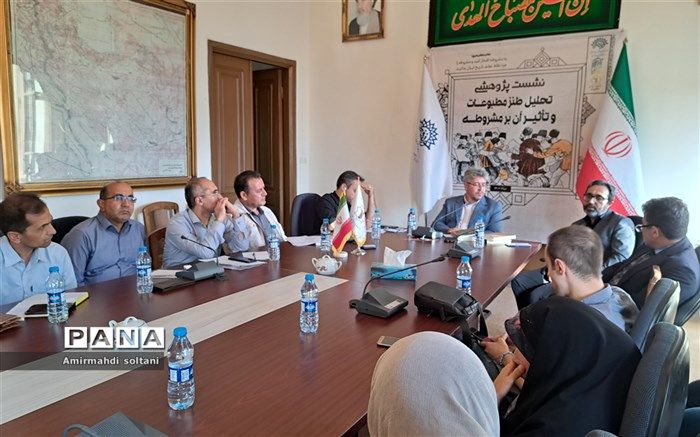 طنز نثر یک پیشینه قوی و قدرتمند است