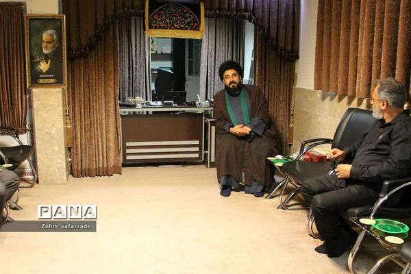 مراسم  تجلیل از خبرنگاران حوزه‌ها و نهادهای مختلف توسط امام‌جمعه رودهن در روز خبرنگار