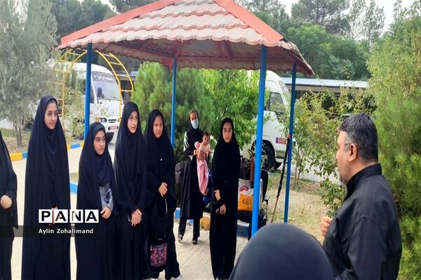 اعزام دانش‌آموزان دختر رباط‌کریم به اردوی یاورمربیان