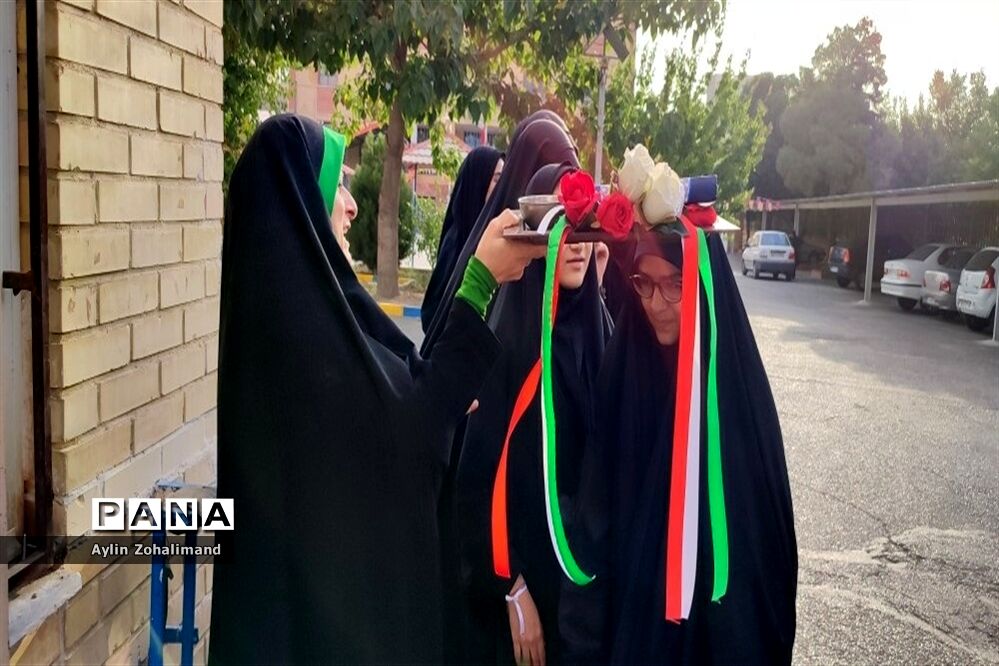 اعزام دانش‌آموزان دختر رباط‌کریم به اردوی یاورمربیان