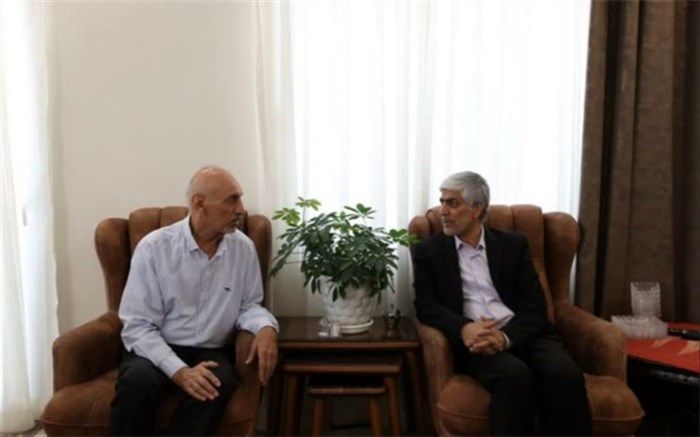 کیومرث هاشمی به عیادت پیشکسوتان رفت