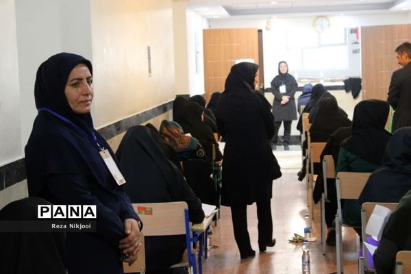 آزمون استخدامی دبیری در ناحیه یک بهارستان