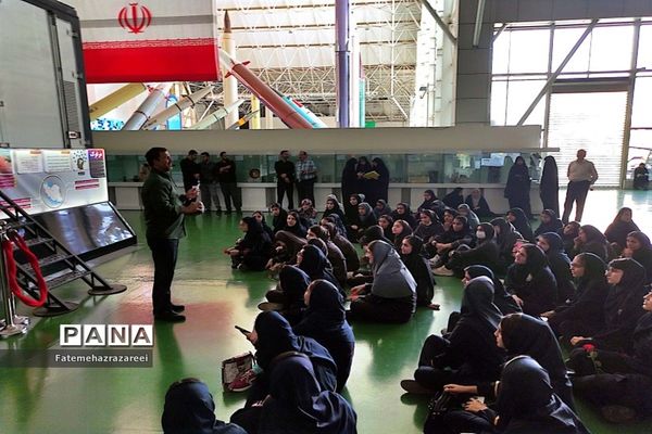 حضور دانش‌آموزان سمپاد منطقه ۱۲ در پارک ملی هوا و فضای تهران و پایگاه پهپاد شهر کاشان