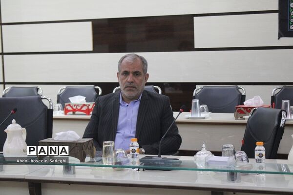 جلسه ستاد ثبت‌نام استانی و شورای معاونان اداره‌کل آموزش و پرورش استان بوشهر
