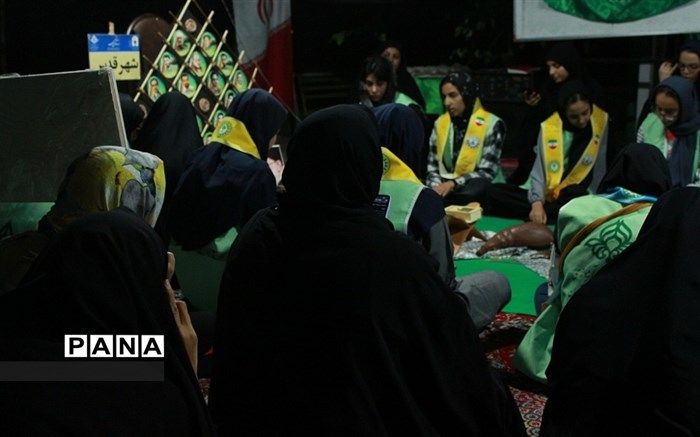 محفل انس با قرآن در اردوی یاورمربیان پیشتاز سازمان دانش‌آموزی/فیلم