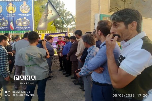 استقبال از دانش‌آموز قهرمان کشتی پهلوانی کاشمری