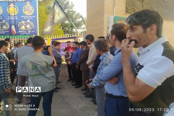استقبال از دانش‌آموز قهرمان کشتی پهلوانی کاشمری