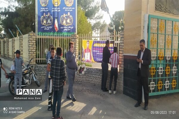 استقبال از دانش‌آموز قهرمان کشتی پهلوانی کاشمری